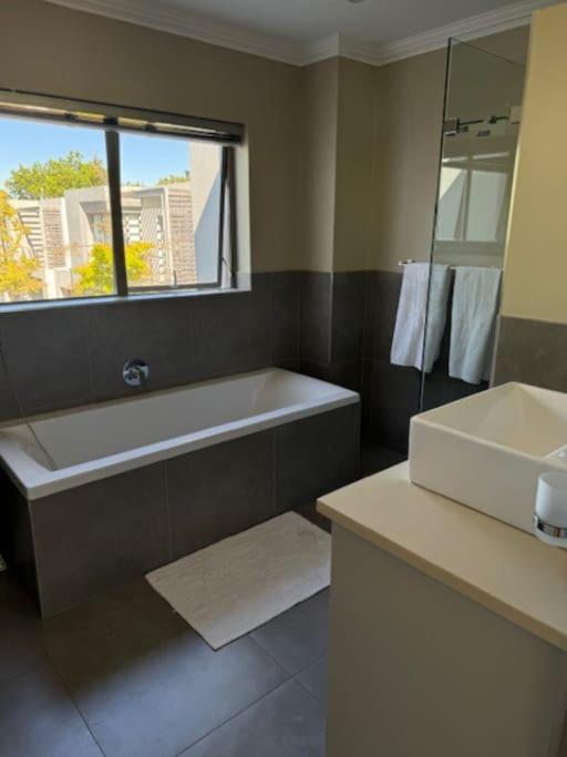 Luxury Townhouse In Stellenbosch Central Εξωτερικό φωτογραφία