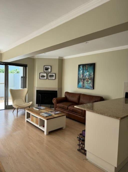 Luxury Townhouse In Stellenbosch Central Εξωτερικό φωτογραφία