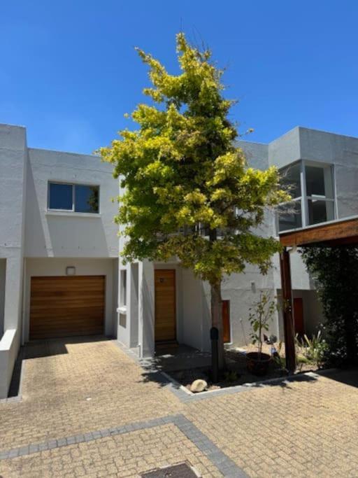 Luxury Townhouse In Stellenbosch Central Εξωτερικό φωτογραφία